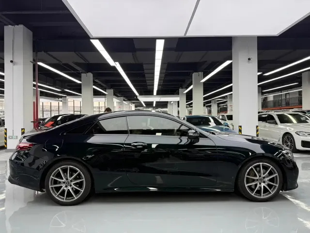 Mercedes-Benz E-Class — Фото автомобиля 4