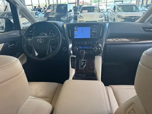 Toyota Alphard — Фото автомобиля 13