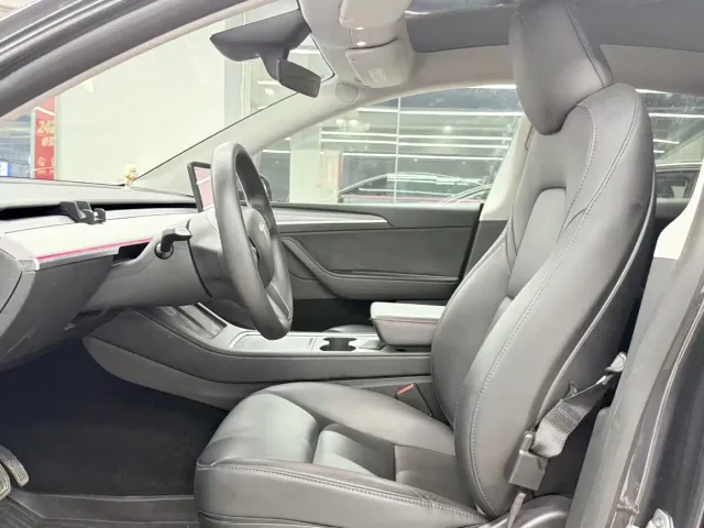 Tesla Model Y — Фото автомобиля 6