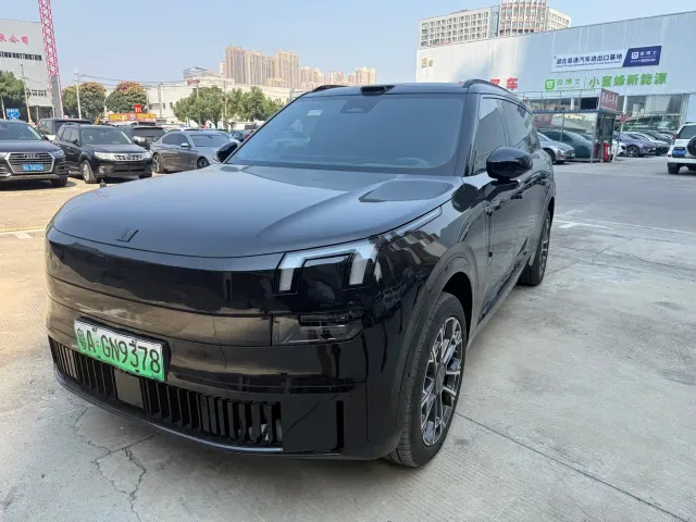 Lynk & Co 900 — Фото автомобиля 3