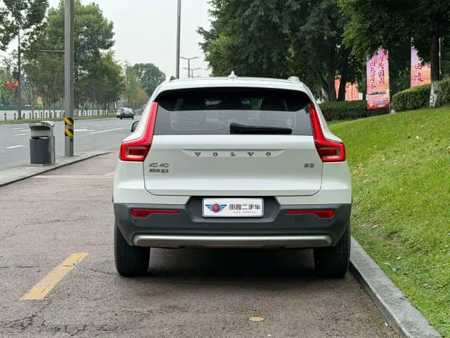 Volvo XC40 — Фото автомобиля 5