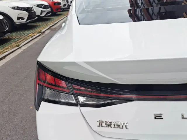 Hyundai Elantra — Фото автомобиля 13