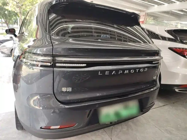 Leapmotor C10 — Фото автомобиля 5