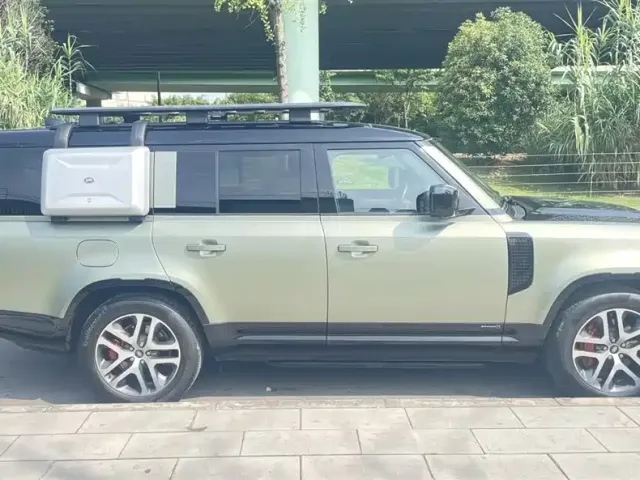Land Rover Defender — Фото автомобиля 2