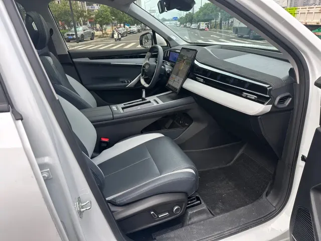 Geely Boyue L — Фото автомобиля 15