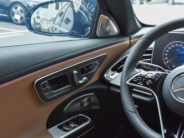 Mercedes-Benz E-Class — Фото автомобиля 20