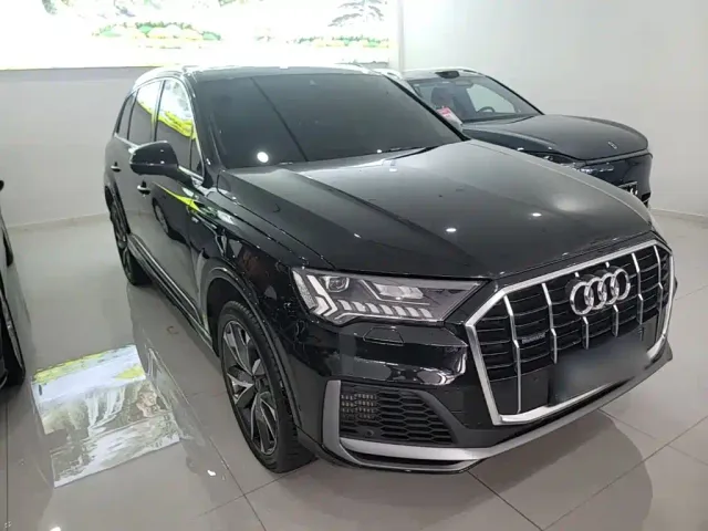 Audi Q7 — Фото автомобиля 3