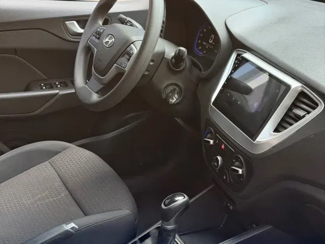 Hyundai Verna — Фото автомобиля 8
