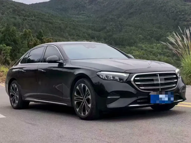 Mercedes-Benz E-Class — Фото автомобиля 2