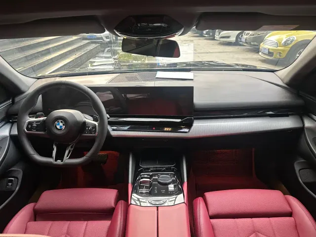 BMW 5 Series — Фото автомобиля 5