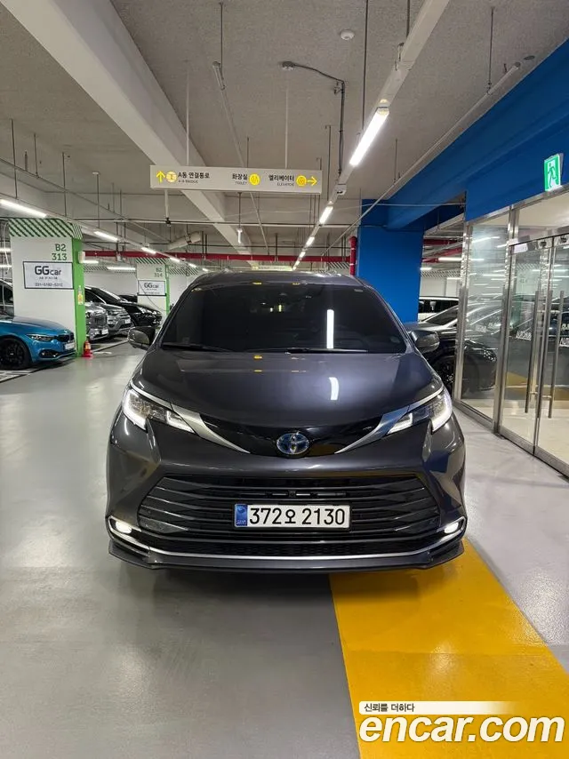 Toyota Sienna — Фото автомобиля 3