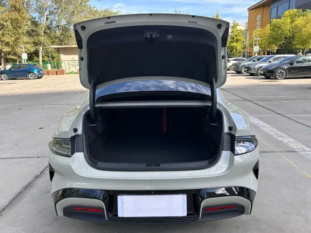 Xiaomi SU7 — Фото автомобиля 15