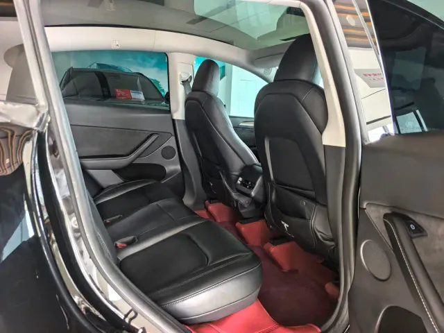 Tesla Model Y — Фото автомобиля 3