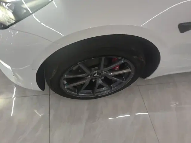 Tesla Model 3 — Фото автомобиля 22