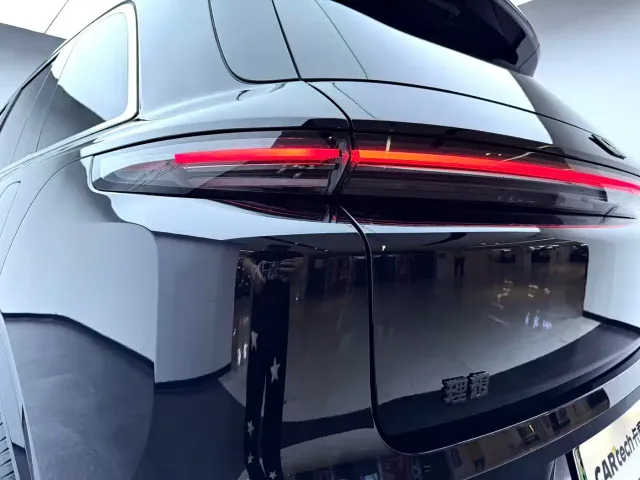 Li Auto L8 — Фото автомобиля 9