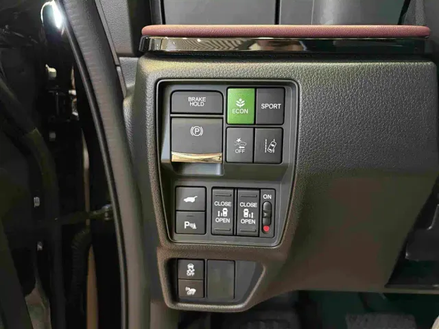Honda Elysion — Фото автомобиля 10