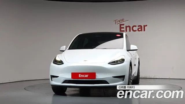 Tesla Model Y — Фото автомобиля 3