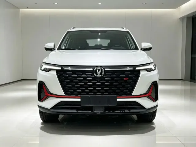 Changan CS35 Plus — Фото автомобиля 2