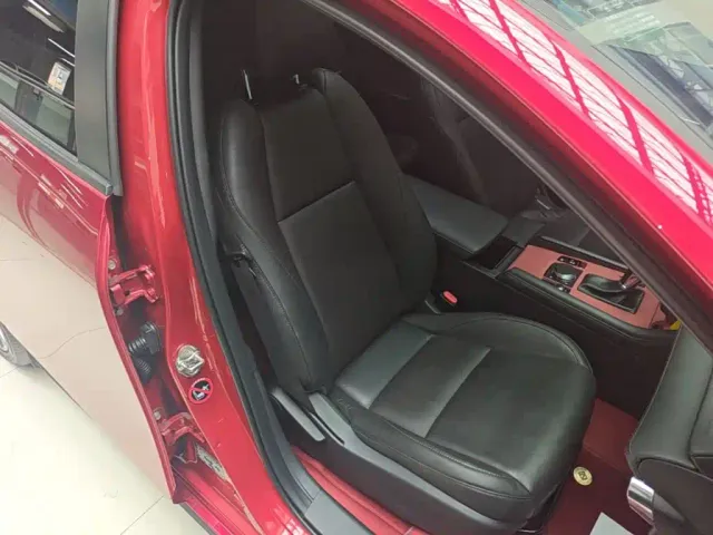 Mazda Axela — Фото автомобиля 24