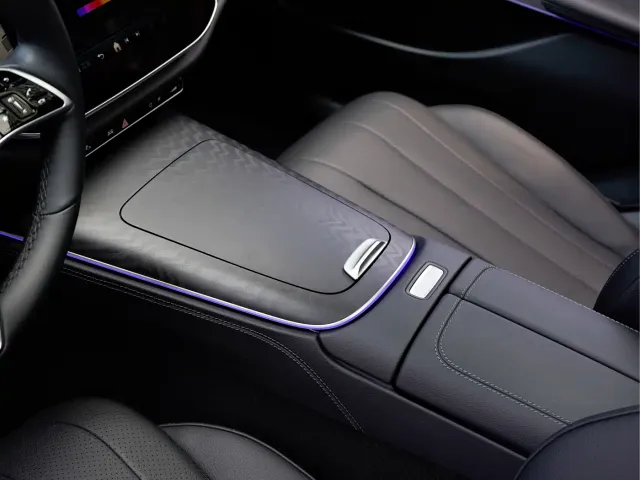 Mercedes-Benz E-Class — Фото автомобиля 16