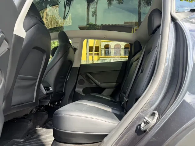 Tesla Model Y — Фото автомобиля 8
