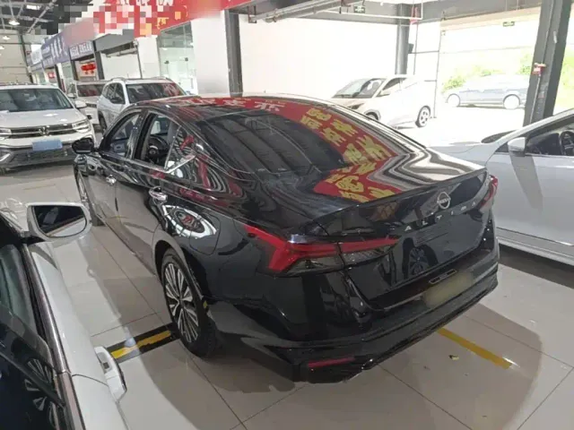 Nissan Teana — Фото автомобиля 4