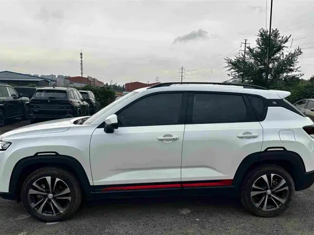 Changan CS35 Plus — Фото автомобиля 4
