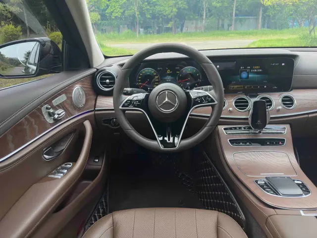 Mercedes-Benz E-Class — Фото автомобиля 17
