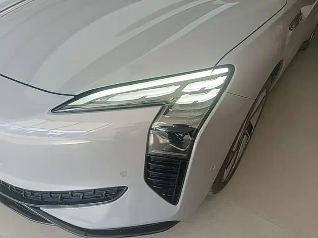 Hongqi EH7 — Фото автомобиля 23