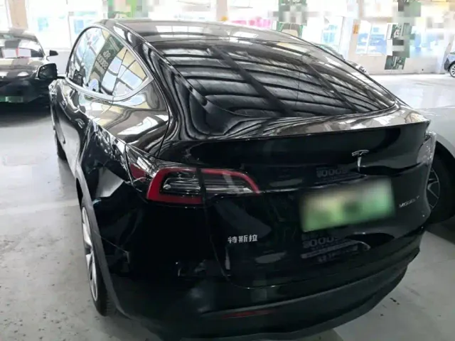 Tesla Model Y — Фото автомобиля 4