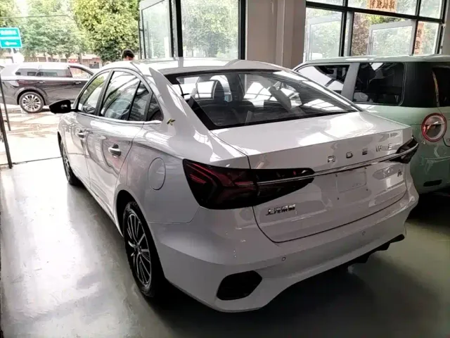Roewe i5 — Фото автомобиля 4