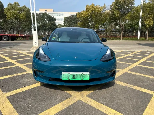 Tesla Model 3 — Фото автомобиля 2