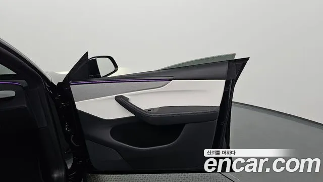 Tesla Model Y — Фото автомобиля 13