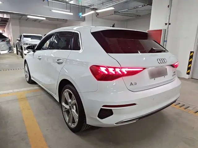 Audi Audi A3 2022 Sportback 35 TFSI Style Elegance — Фото автомобиля 4