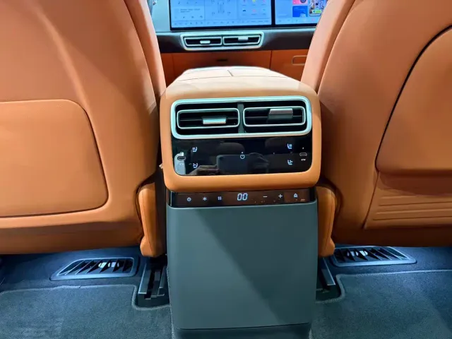 Li Auto L7 — Фото автомобиля 13
