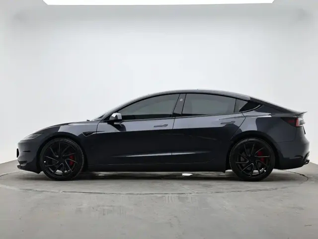 Tesla Model 3 — Фото автомобиля 6