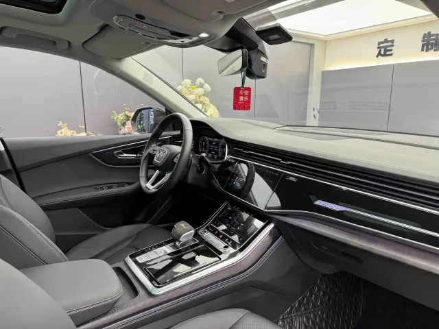 Audi Q8 — Фото автомобиля 7