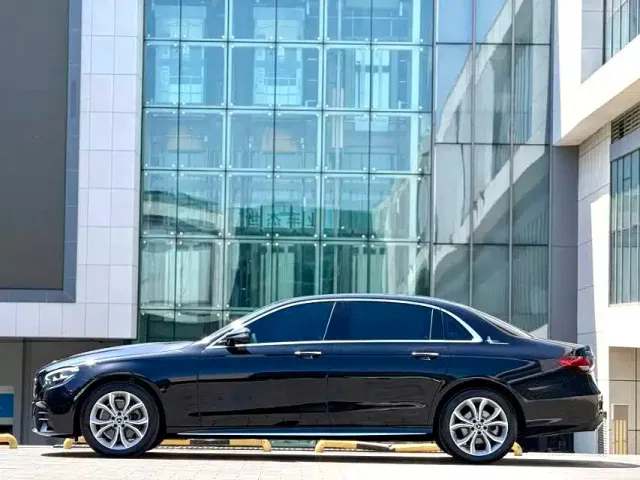 Mercedes-Benz E-Class — Фото автомобиля 17