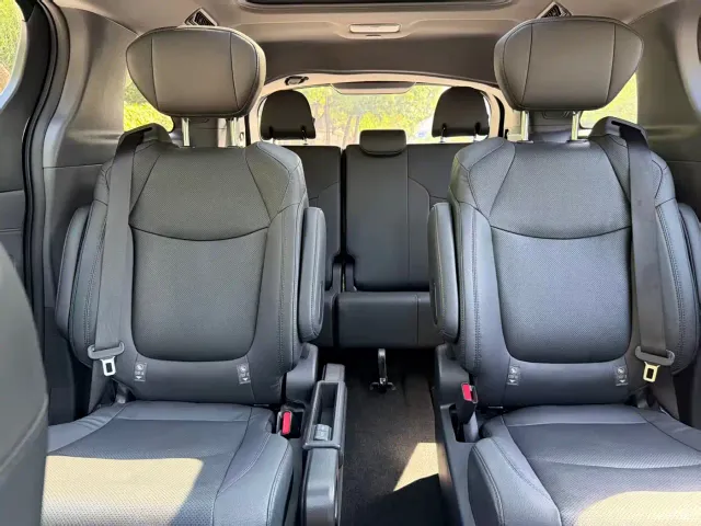 Toyota Sienna — Фото автомобиля 19