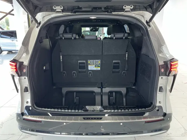 Toyota Sienna — Фото автомобиля 27