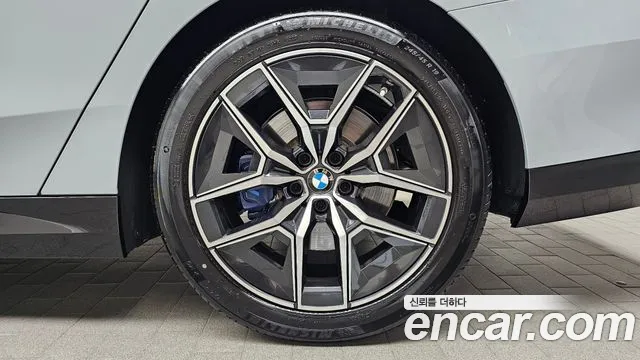 BMW 5-Series — Фото автомобиля 21