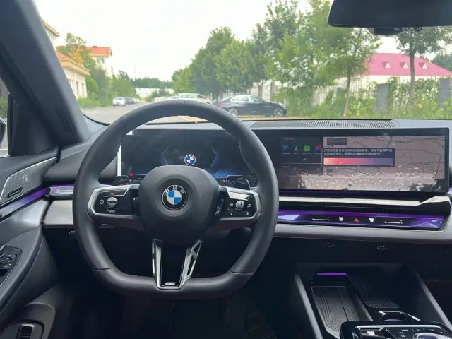 BMW 5 Series — Фото автомобиля 9