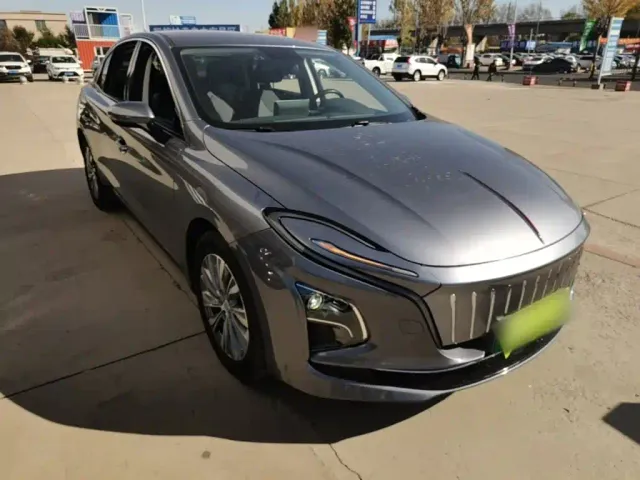 Hongqi E-QM5 — Фото автомобиля 3