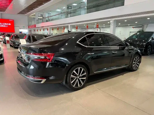 Skoda Superb — Фото автомобиля 4