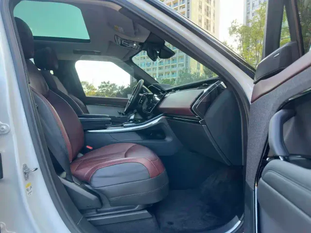Land Rover Range Rover Sport — Фото автомобиля 11