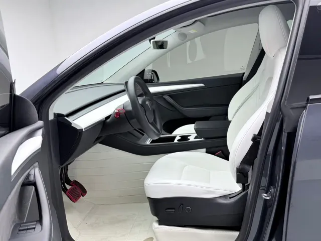 Tesla Model Y — Фото автомобиля 5