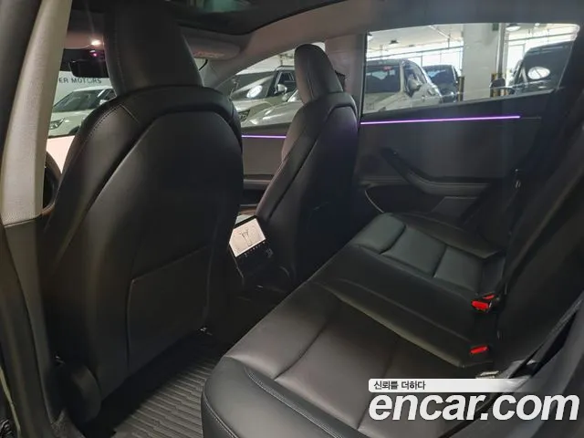 Tesla Model 3 — Фото автомобиля 11