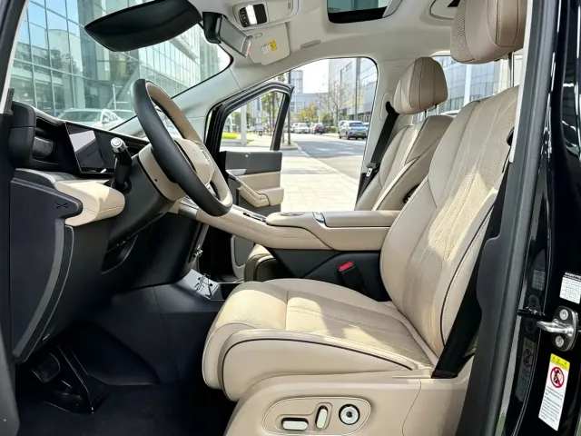 Xpeng X9 — Фото автомобиля 3