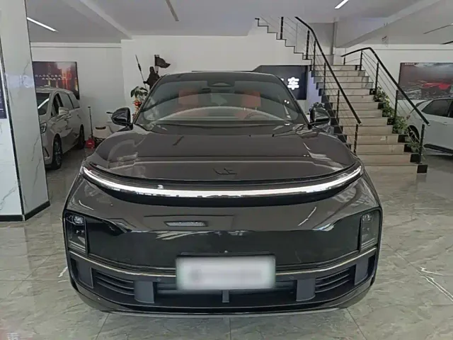 Li Auto L8 — Фото автомобиля 2