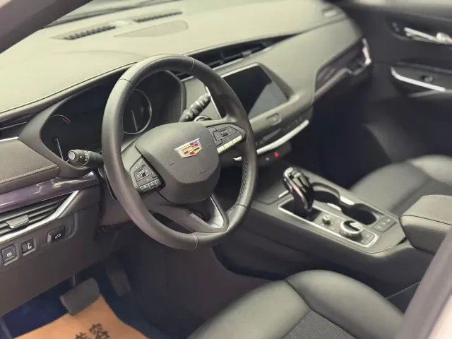Cadillac XT4 — Фото автомобиля 9